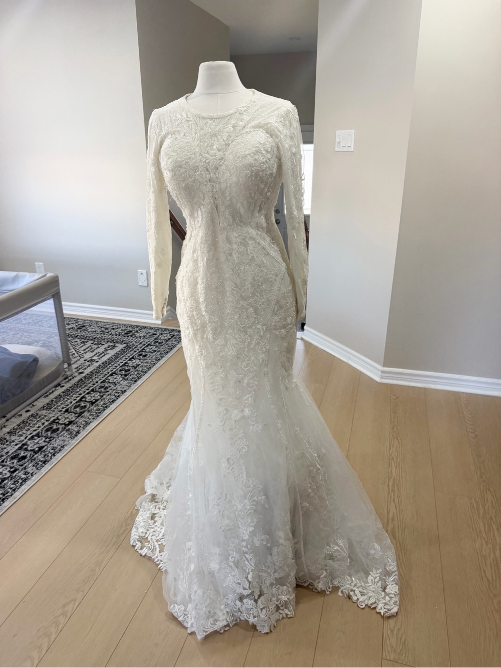 Elegant Long-Sleeve Ivory Lace Mermaid Dress